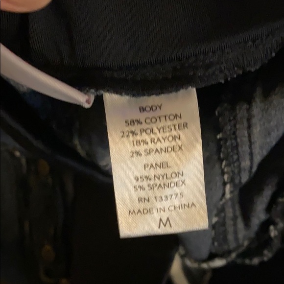 Maternity capris - Picture 3 of 3